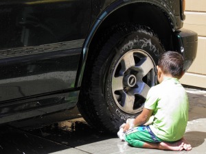 summer gian washing the car