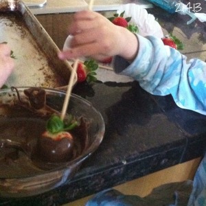 St. Valentine's chocolate dipped strawberries v3